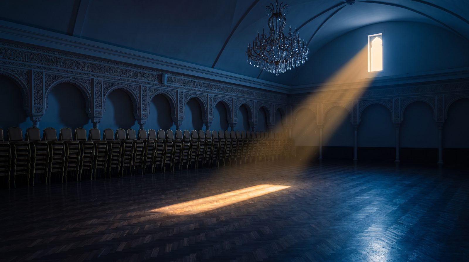 THE GOLDEN HALL .(القاعة الذهبية ) — hall empty